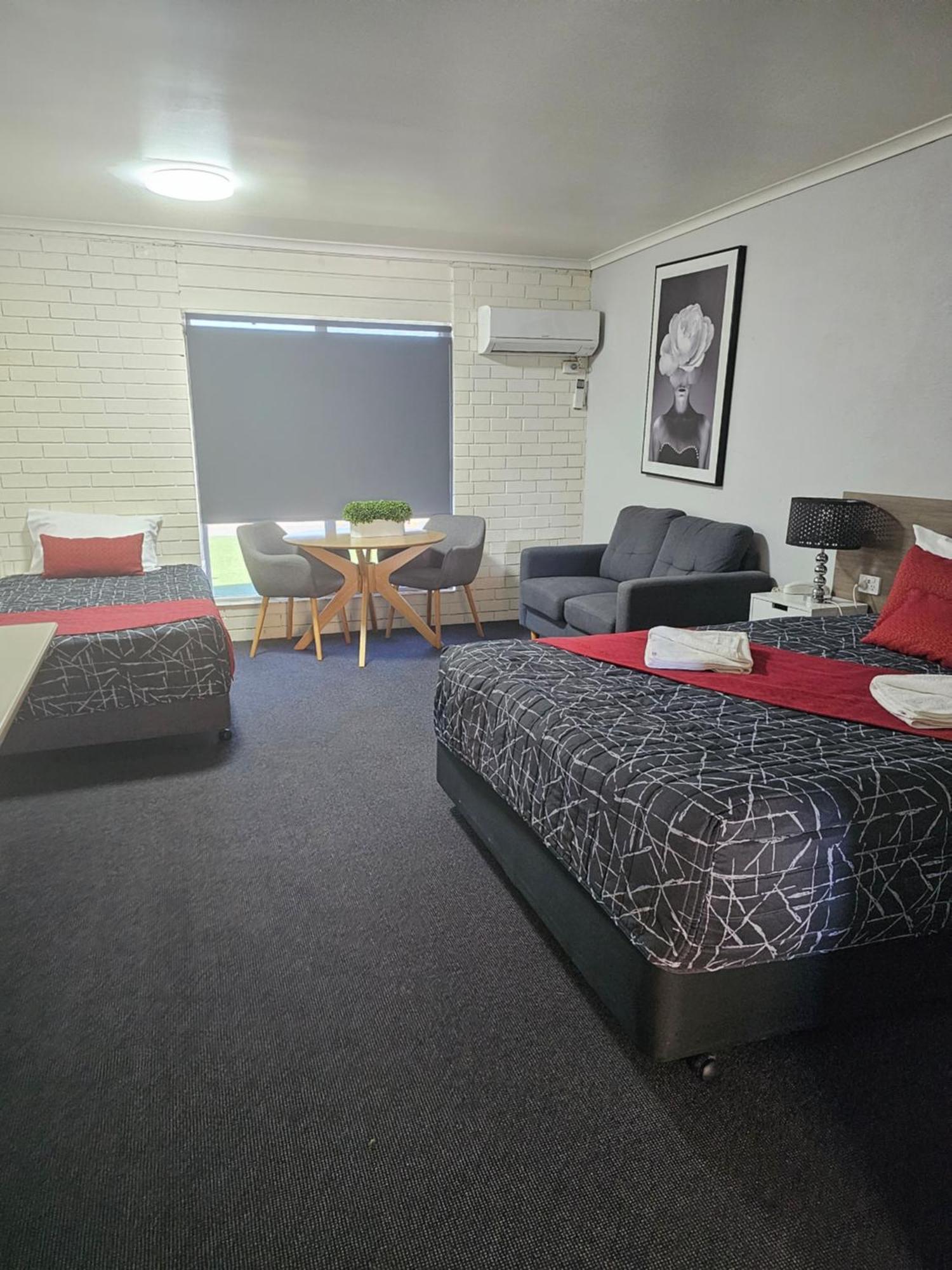 Cameo Inn Motel West Wyalong Luaran gambar